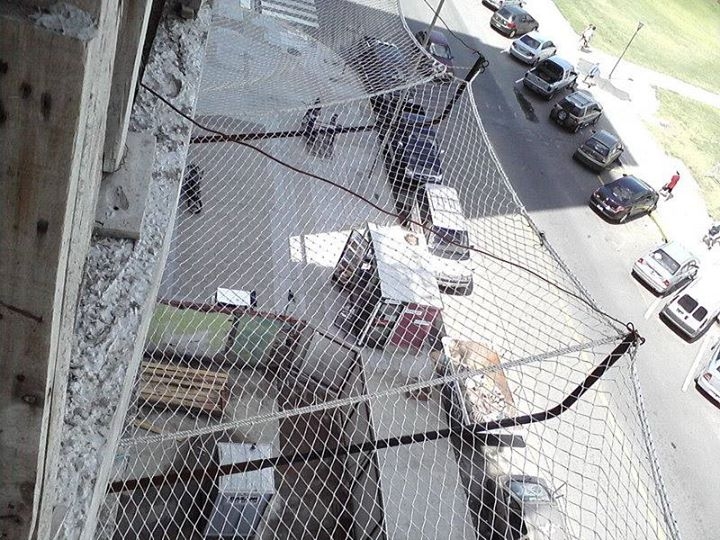 Redes de seguridas para evitar la caida de elementos y personas